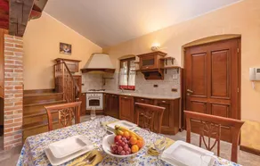 Amazing Home in Visnjan With Sauna, Wifi and 6 Bedrooms - Image 4
