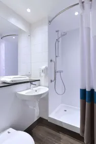 Travelodge Bath Waterside - Image 1