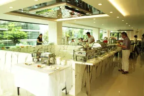 101 Holiday Suite Bangkok - Image 2