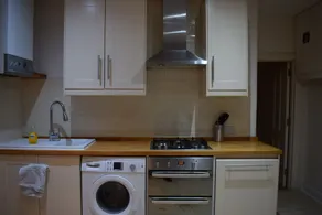 North London Spacious 2 Bedroom Apartment - Image 4