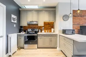 Upscale 1BR Apartment w Netflix - Prime Location - Image 3