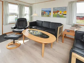 Cozy Holiday Home in Hvide Sande Near Sea - Image 2