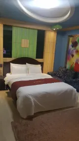 Cupid Motel - Image 4