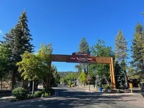 Heavenly Daze - 2br/1bahot Tub/gazebo/smart Tv/fenced Yard/deck/barbecue/fireplace 2 Bedroom Cabin - Image 3