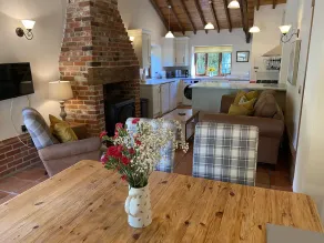 Brundish, Suffolk Barn, 2 Bed Idyllic 6 Acres - Image 4