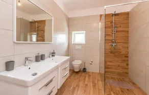 Amazing Home in Radasinovci With 4 Bedrooms, Wifi and Outdoor Swimming Pool - Image 3