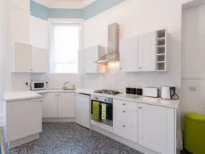Gazeley Apartment - Image 5