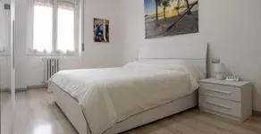Apartment with Balcony near Metro / Uni - Image 2
