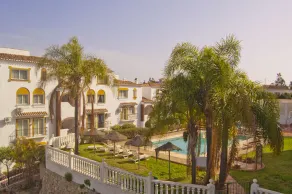 Spacious 2 Bed Apartment in Calahonda - Image 4