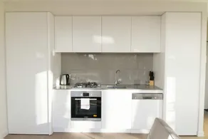 Modern Light-filled Luxury 1bedroom Apartment in South Melbourne - Image 2