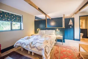 Red House Farm, East Green - Image 2