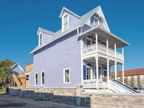 Chic Suite In Beautifully Updated Victorian 2 Bedroom Home - Image 5