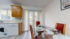 Foster House - Image 5