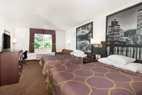 Super 8 by Wyndham Gresham/Portland Area OR - Image 3