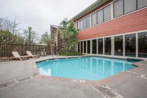 Howard Johnson by Wyndham Merrillville - Image 3