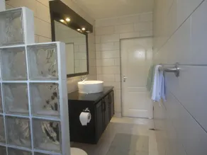 Landslake Apartments - Image 2
