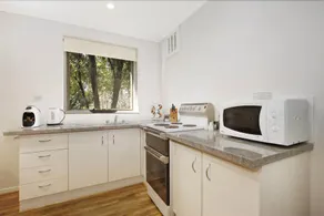 Cedar 6 - fully renovated apartment - Image 5