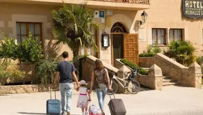Hotel Miralles - Image 4