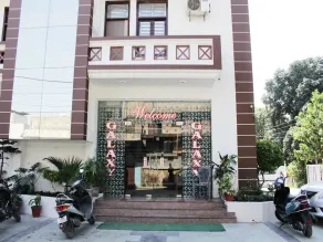OYO Rooms Railway Station Prince Chowk - Image 4