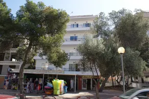 Arenal Pins Hostal - Image 5