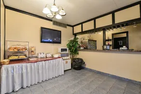 Rodeway Inn - Image 2