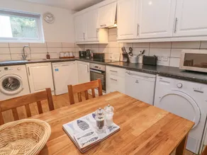 Riverside Cottage - Image 3
