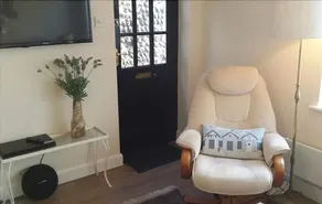 Bijou Beach Cottage - Self Catering - Image 2