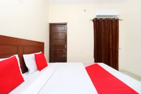 Chinar by OYO Rooms - Image 2