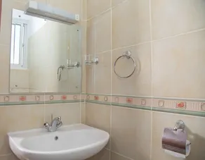 A Charming 3 bedroom House located just 2minute walk to the Beach. 🏡🏖️ - Image 5