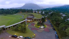 Hotel Neo+ Green Savana Sentul City - Image 3