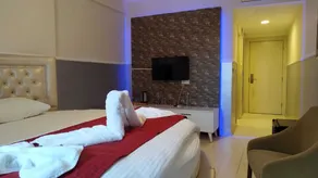 Gold Suite - Image 4