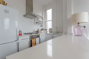 Gorgeous Apartment in a West End Mansion - Image 3