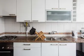 Charming 2 Bedroom Apartment in Lisbon - Image 2