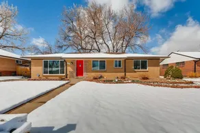 The Meadowlark Manor Spacious Backyard & Hot Tub - Image 3