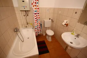 Pal's Hostel and Apartments - Image 3