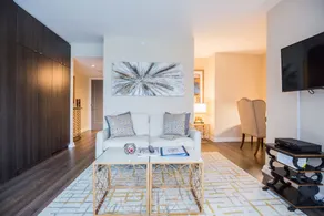 Yorkville Plaza by JET Furnished Suites Inc - Image 4