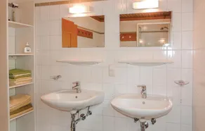 Stunning Home in Hüttschlag With 4 Bedrooms, Sauna and Wifi - Image 4