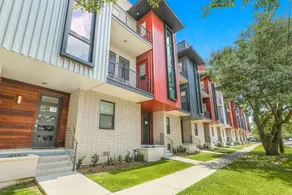 Modern 4BR Townhouse in Bienville Villas - Image 3