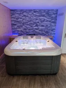Suite Eden Jacuzzi Prive - Image 2