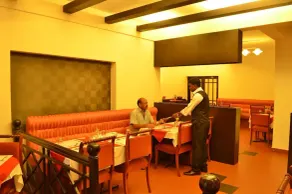 Royal Retreat - Image 3