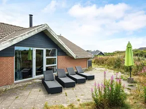 Cosy Holiday Home in Henne With Swimming Pool - Image 4