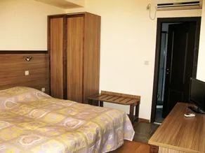 Iris Hotel - Image 3