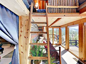 Secluded Mountain-view Log , Near Snow Trails 2 Bedroom Home - Image 4