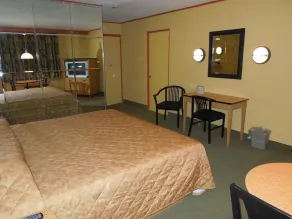 Bay Shore Inn - Image 5