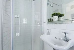 Beautiful 2BR Split Level Fulham Apartment - Image 5
