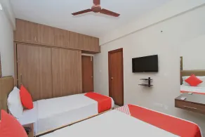 OYO 10379 Hotel Varcity Sapphire - Image 2