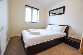 Gunwharf Quays Chic Apartment - Image 3