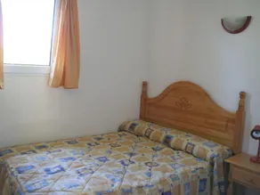 Tidy bungalow with a covered terrace, in the Aragon region - Image 4