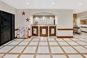 Super 8 by Wyndham Houston/I-10/Federal Road - Image 3