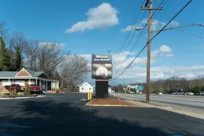 Moon Inn - Image 2